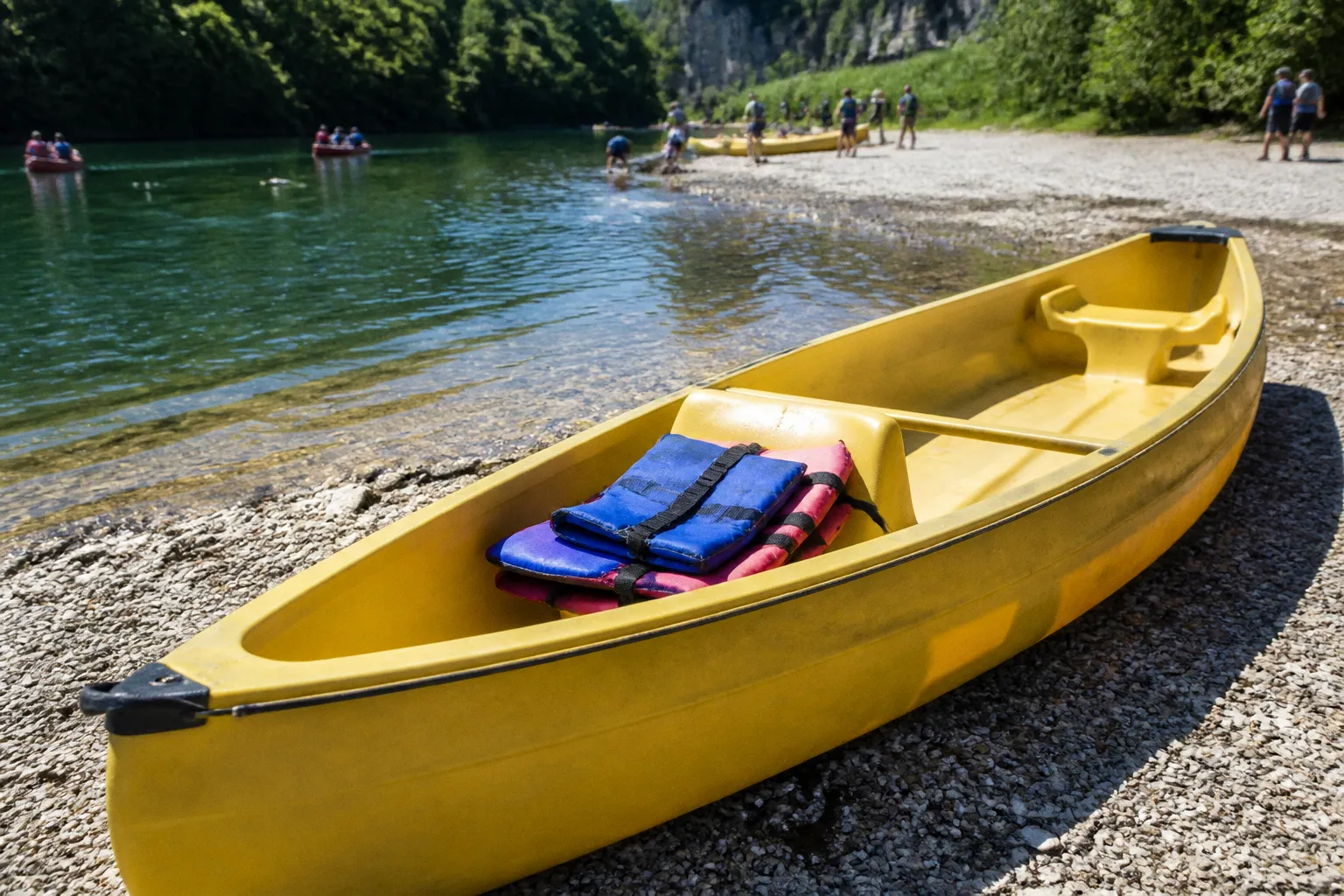 Dordogne river canoeing: safe age limits for kids